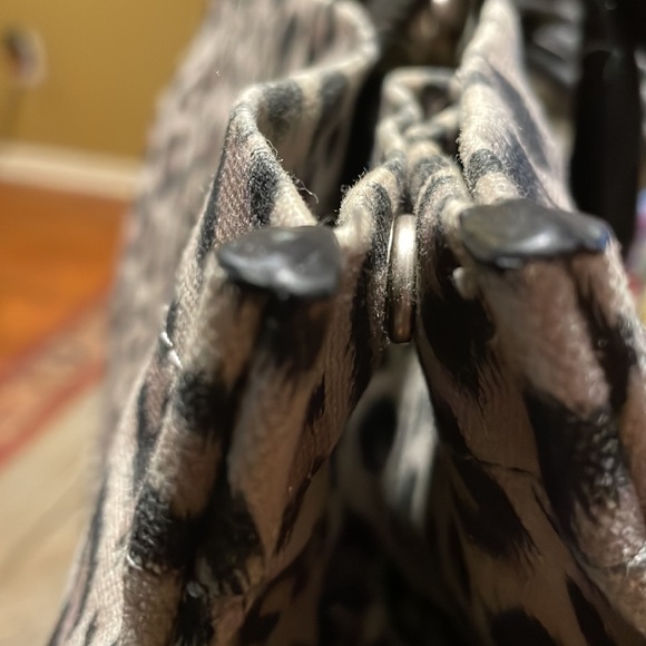 Quilted Koala bag with upgraded strap - Picture 16 of 16